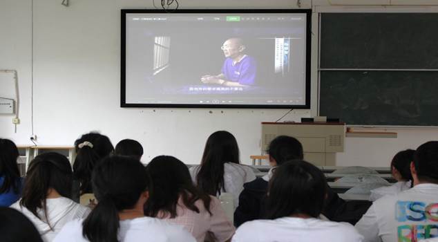 观看警示纪录片
